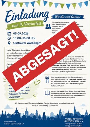 Plakat des Veranstalters Güstrow 2028 e.V. mit einem Banner quer darüber "Abgesagt"