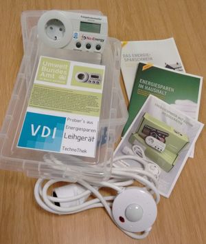 Ausleihkiste mit dem Energiespar-Messgerät und den beigefügten Broschüren